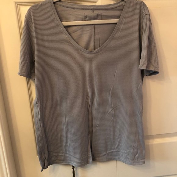 Size 12 Grey Lululemon Tee - Picture 1 of 3